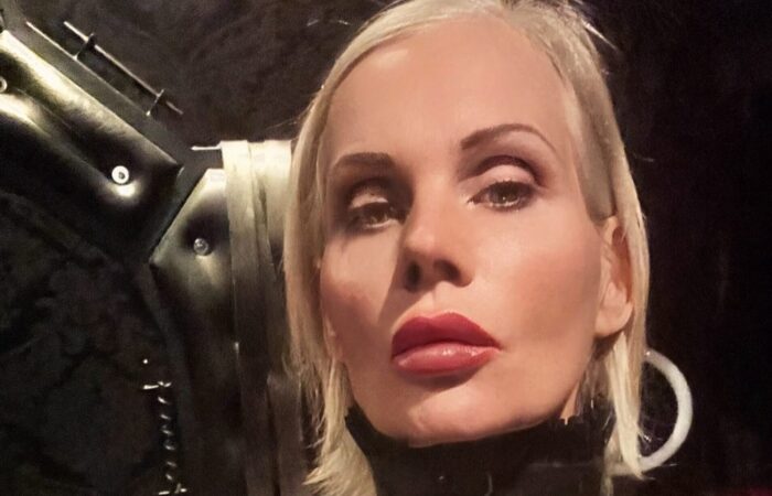 Mistress-helen-bates-–-latex-–-dominas-in-bochum