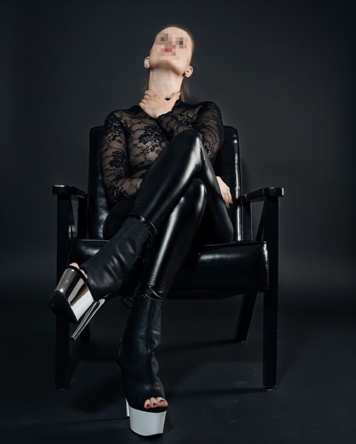 vira-van-dyk-–-domina-in-hamburg